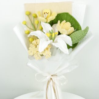 Crochet Large Lily Gesang White and Yellow Blooming Theme Flower Bouquet Mother's Day Graduation Gift